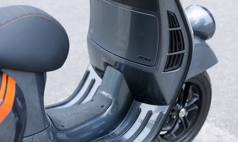 Vespa GTV 300 HPE - xe ga phong cách cổ điển giá 159,8 triệu đồng