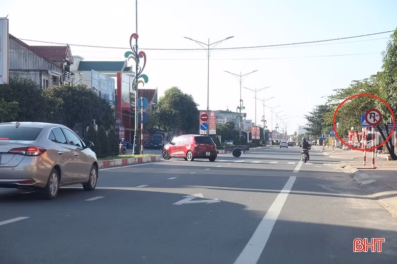 Hoảng hồn với kiểu lái ô tô “tiện đâu, quay đầu ở đó”