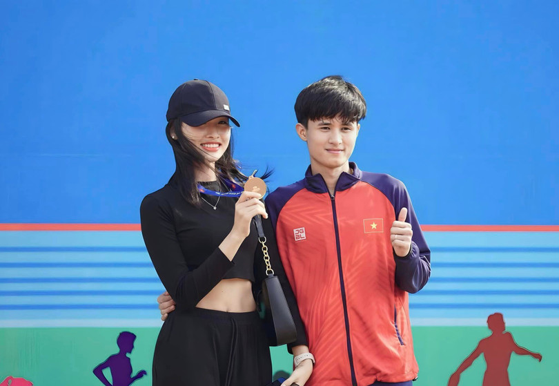 VĐV điền kinh Hà Tĩnh được cô vợ xinh đẹp khích lệ sau khi giành HCV