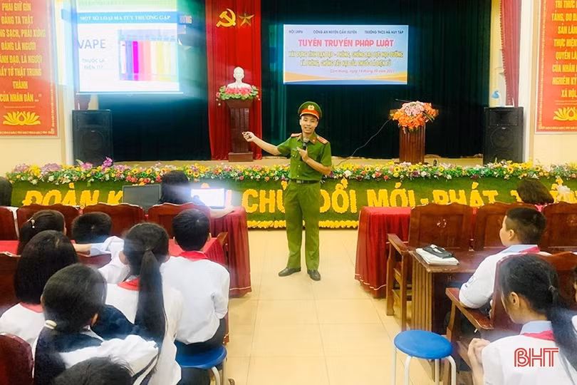 “Lá chắn” phòng ngừa thuốc lá điện tử ở Cẩm Xuyên