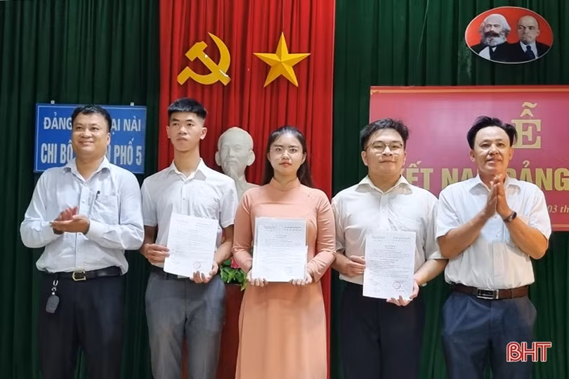 Chú trọng phát triển đảng viên trong lực lượng “sao vuông” ở Hà Tĩnh