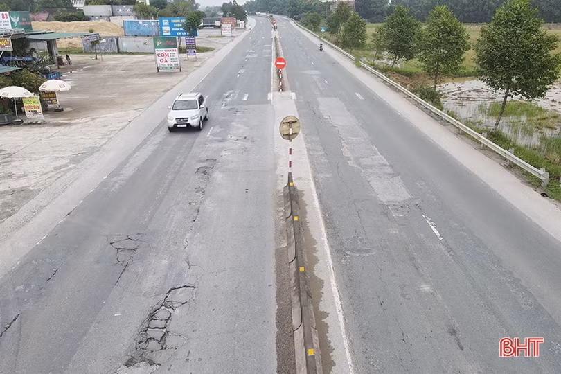 Sau mưa lớn, QL1 đoạn Bắc tuyến tránh TP Hà Tĩnh xuống cấp thêm nghiêm trọng 