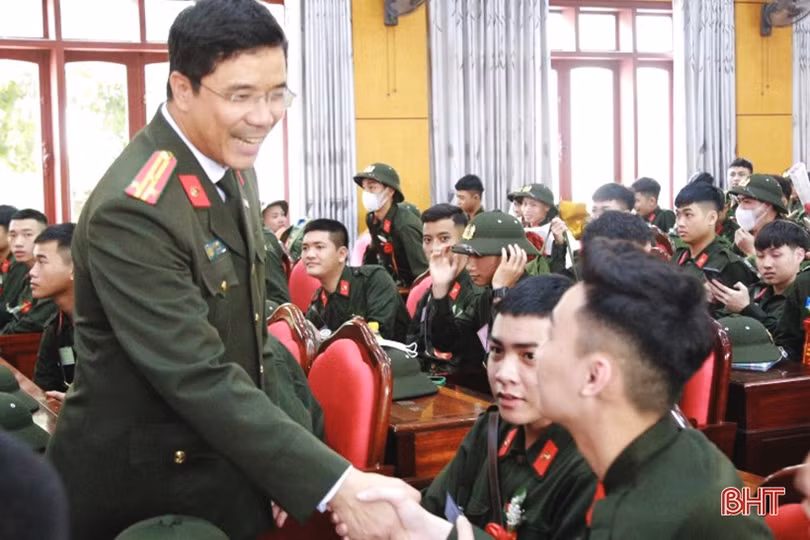 Nhiều thanh niên Hà Tĩnh tự nguyện tham gia nghĩa vụ công an nhân dân