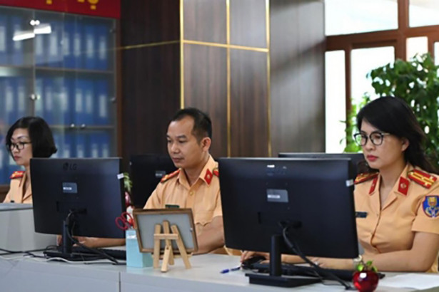 Hai biển tứ quý 8888, 9999 chốt giá bao nhiêu?