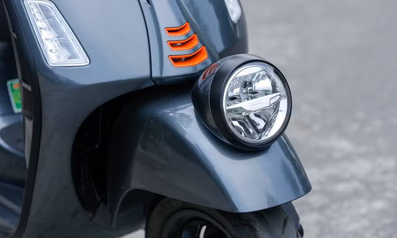 Vespa GTV 300 HPE - xe ga phong cách cổ điển giá 159,8 triệu đồng