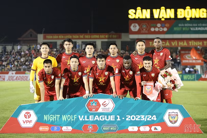 Hồng Lĩnh Hà Tĩnh gỡ hoà ở phút cuối trận derby xứ Nghệ