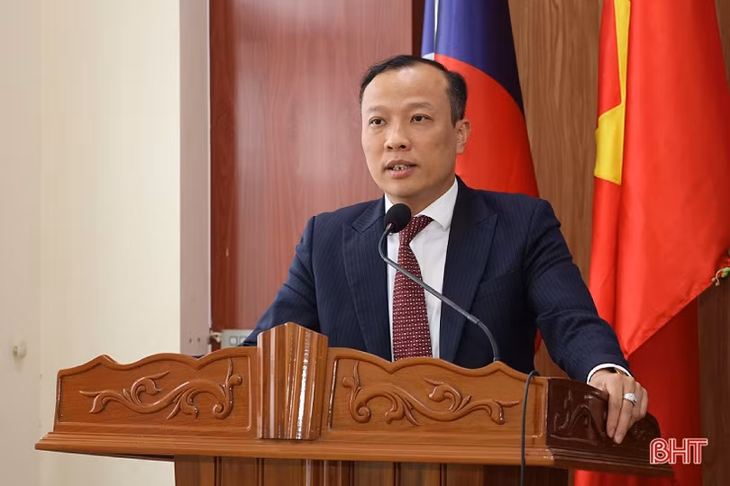 Bế giảng lớp đào tạo tiếng Lào cho cán bộ, công chức Hà Tĩnh