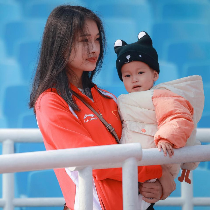 VĐV điền kinh Hà Tĩnh được cô vợ xinh đẹp khích lệ sau khi giành HCV