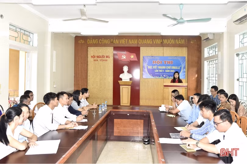 Người khiếm thị Hà Tĩnh thi đọc, viết nhanh chữ Braille