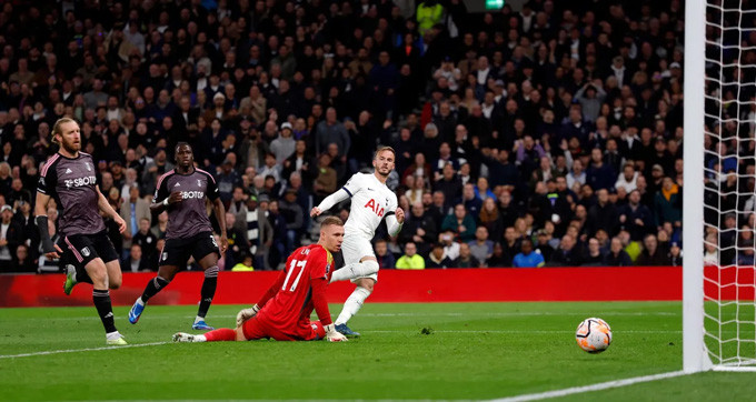 Son Heung-min rực sáng, Tottenham đòi lại đỉnh bảng