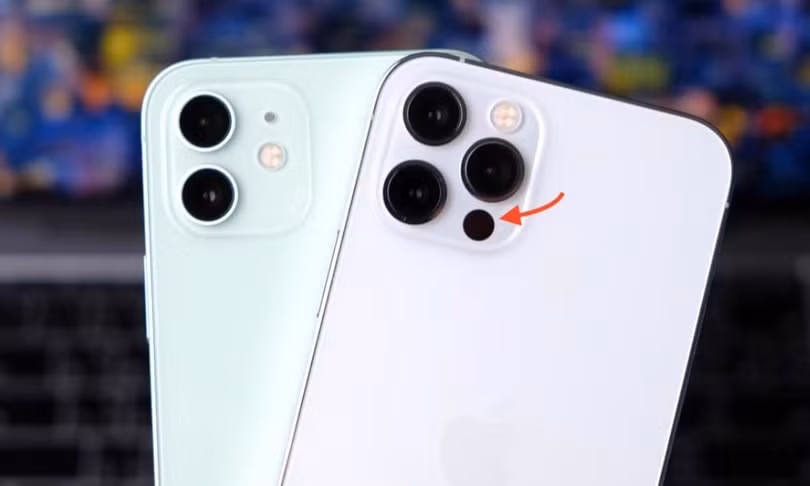Chấm đen trên mặt sau iPhone dùng để làm gì?