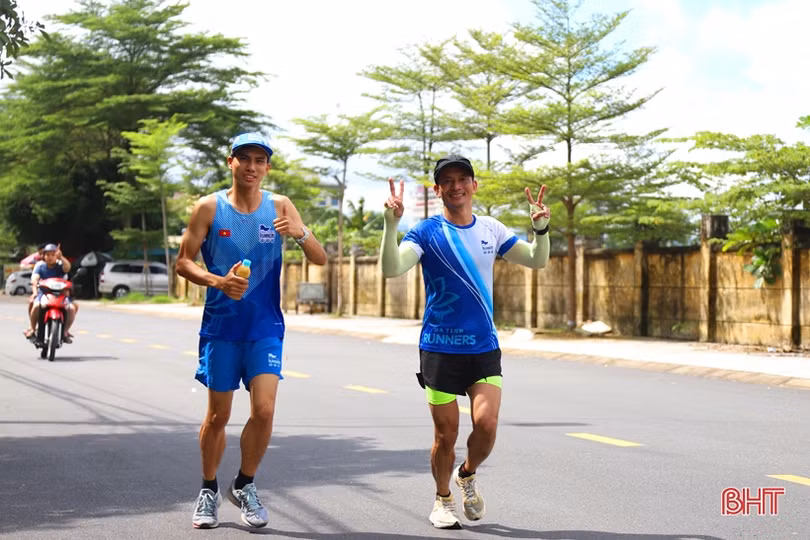 Runner Hà Tĩnh chạy 100 km trong 13 tiếng để gây quỹ