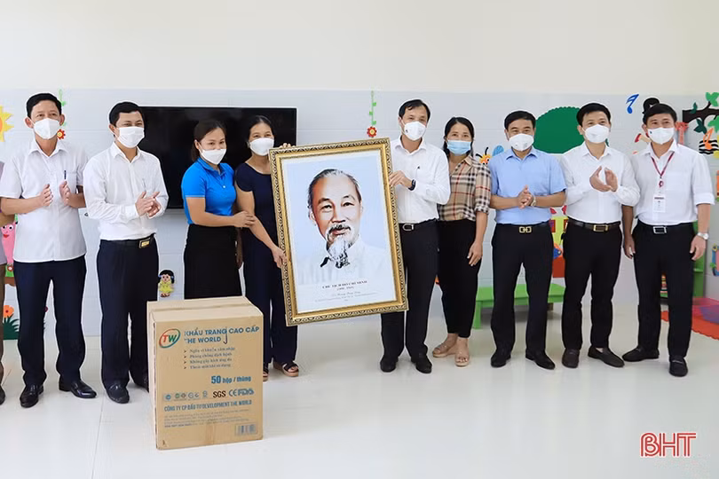 Bí thư Tỉnh ủy Hà Tĩnh kiểm tra cơ sở vật chất trường học tại Cẩm Xuyên