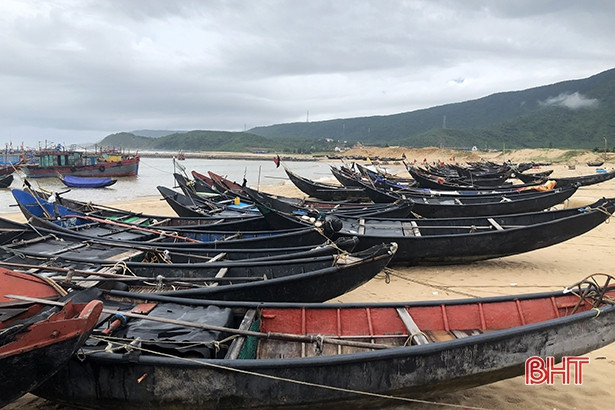 Bộ đội Biên phòng giúp ngư dân TX Kỳ Anh neo đậu 116 thuyền tránh bão số 5
