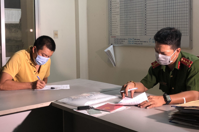Khởi tố đối tượng “sắp xếp” tiêm vaccine COVID-19 cho gần 20 trường hợp