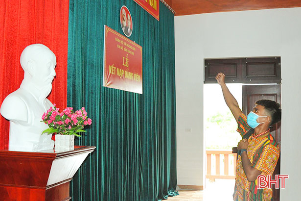 Hà Tĩnh có 2 đảng viên mới là người dân tộc Chứt