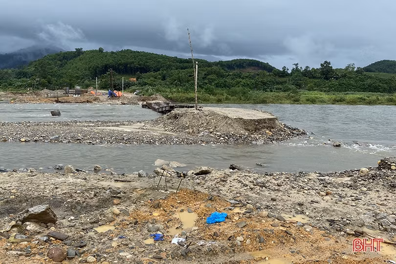 Người dân Hà Tĩnh tất bật phòng mưa bão