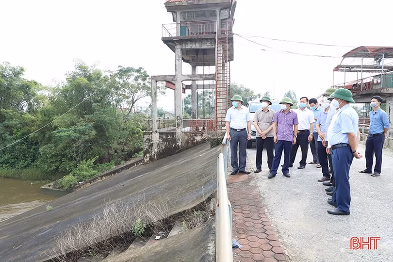 Bảo vệ các vị trí trọng điểm trên tuyến đê La Giang