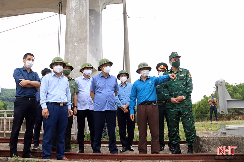 Không chủ quan, lơ là với mưa bão, sẵn sàng phương án di dời dân ở TX Kỳ Anh