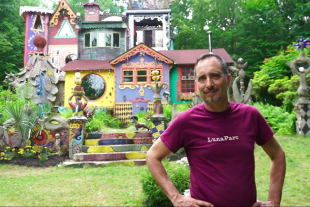 Độc đáo ngôi nhà có vườn đan xen