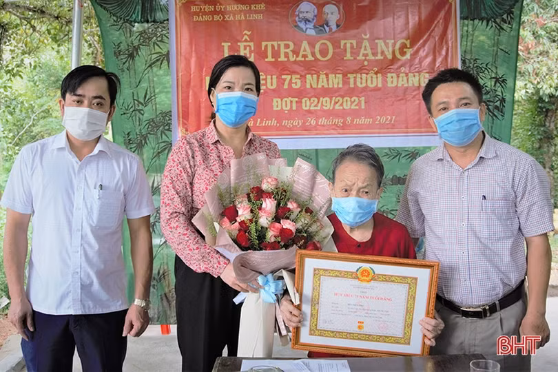 Tự hào người đảng viên 75 năm tuổi Đảng ở Hà Tĩnh