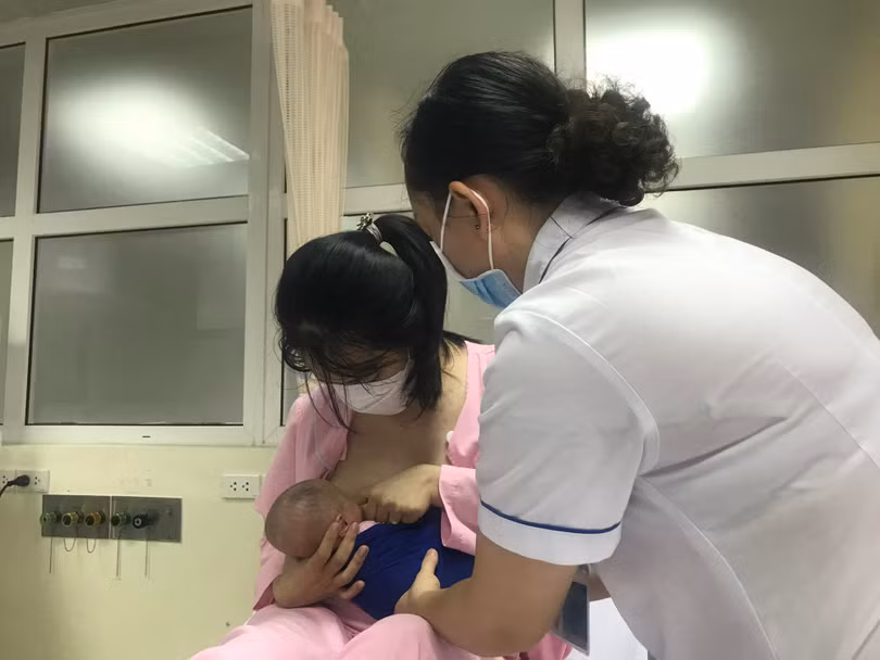 Kỳ diệu: Cứu sống và nuôi dưỡng thành công trẻ sơ sinh nặng 400gram đầu tiên tại Việt Nam