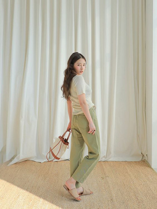 Phối trang phục dệt kim để set đồ mùa thu của phái đẹp thêm cuốn hút