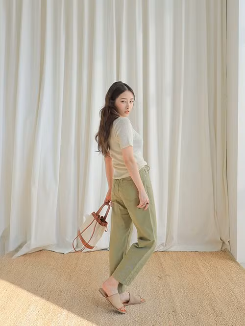 Phối trang phục dệt kim để set đồ mùa thu của phái đẹp thêm cuốn hút