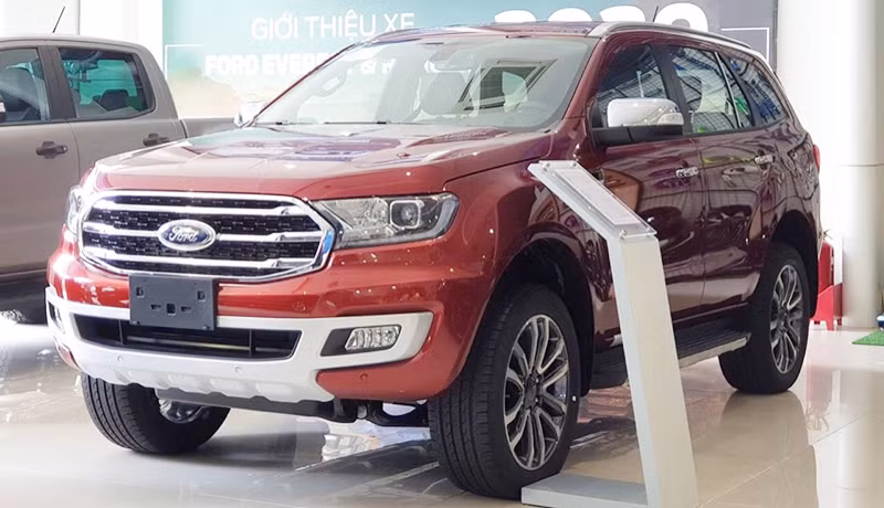 Hàng loạt xe ô tô giảm giá sâu: Đón bản mới và ế ẩm kích cầu