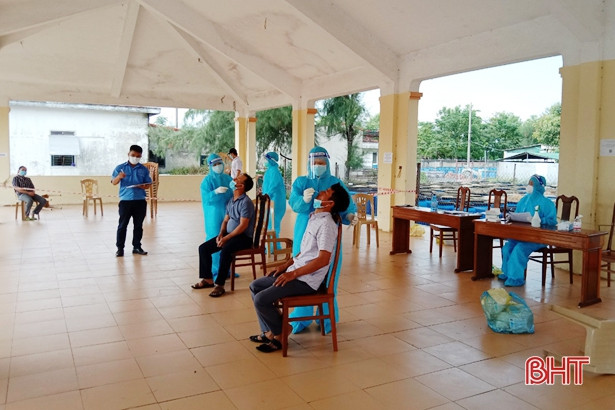 80 mẫu test nhanh cho tiểu thương ở Vũ Quang âm tính với virus SARS-CoV-2