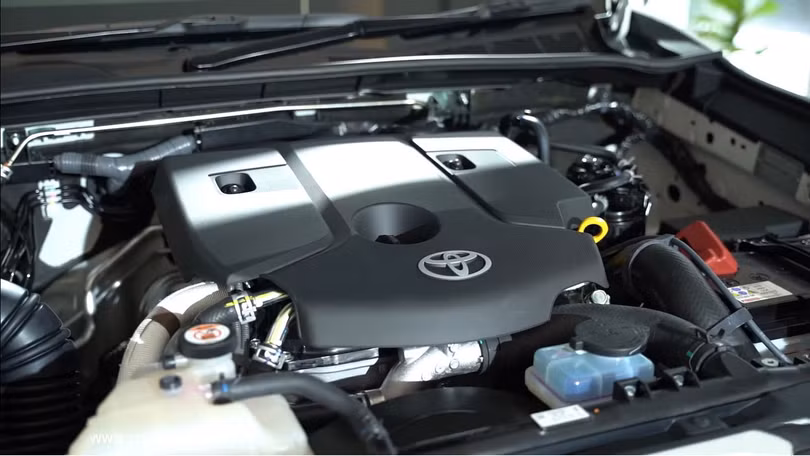 Toyota Hilux 2021 bản thể thao có gì đấu “vua bán tải” Ford Ranger?