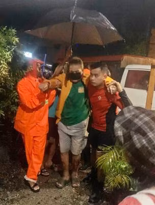 Bão Conson đổ bộ Philippines, gây mất điện diện rộng