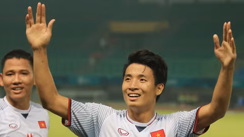 Danh sách ĐT Việt Nam gặp Australia: Gạch tên Đình Trọng, đăng ký Tiến Dũng