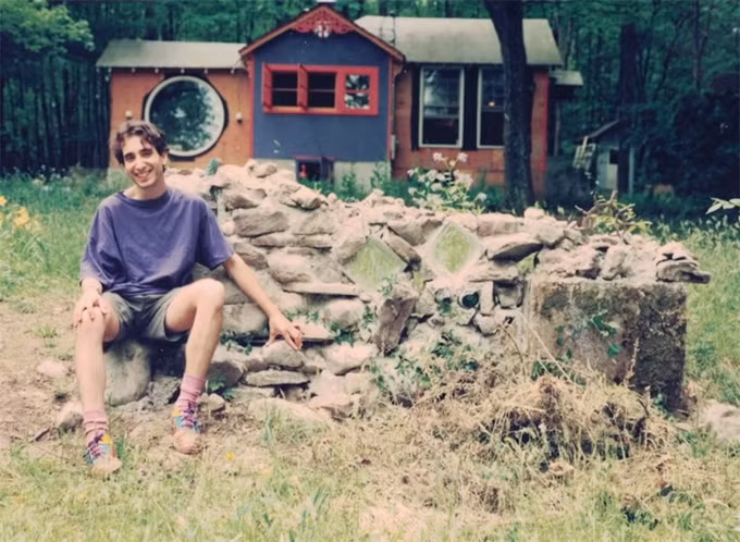 Người đàn ông dành 33 năm biến nhà thành lâu đài