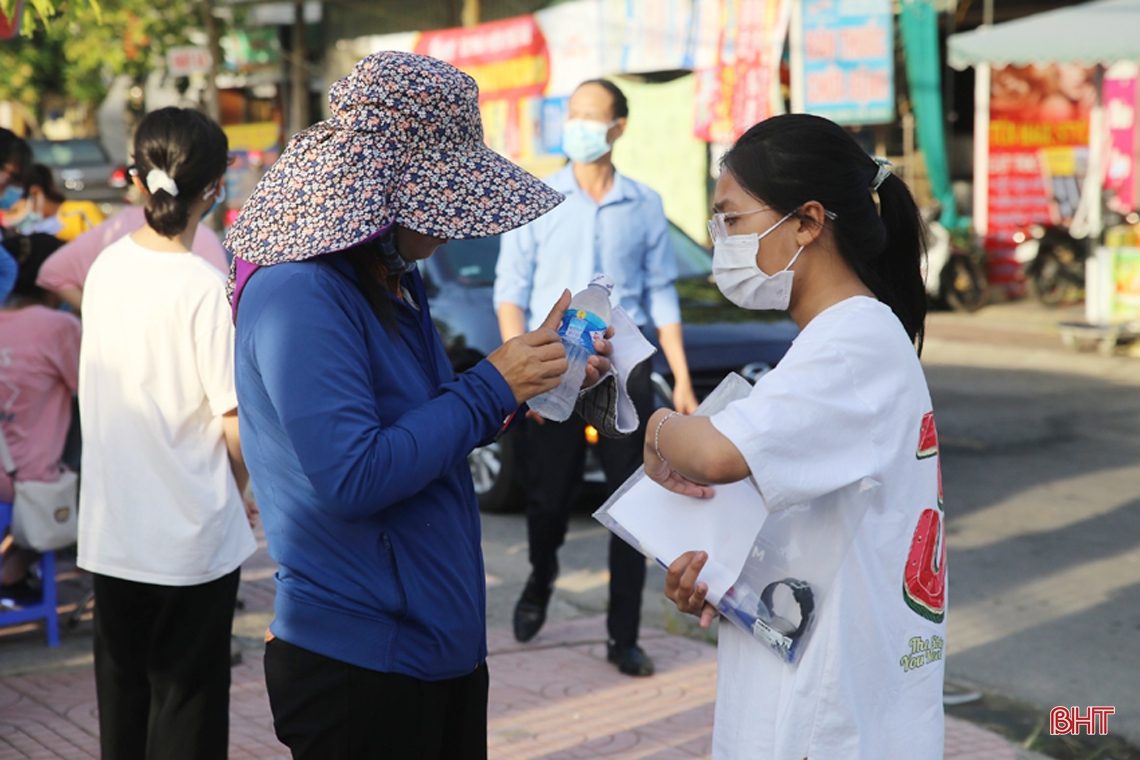 Sáng nay, 360 thí sinh làm bài Ngữ văn và Toán kỳ thi vào lớp 10 THPT Chuyên Hà Tĩnh