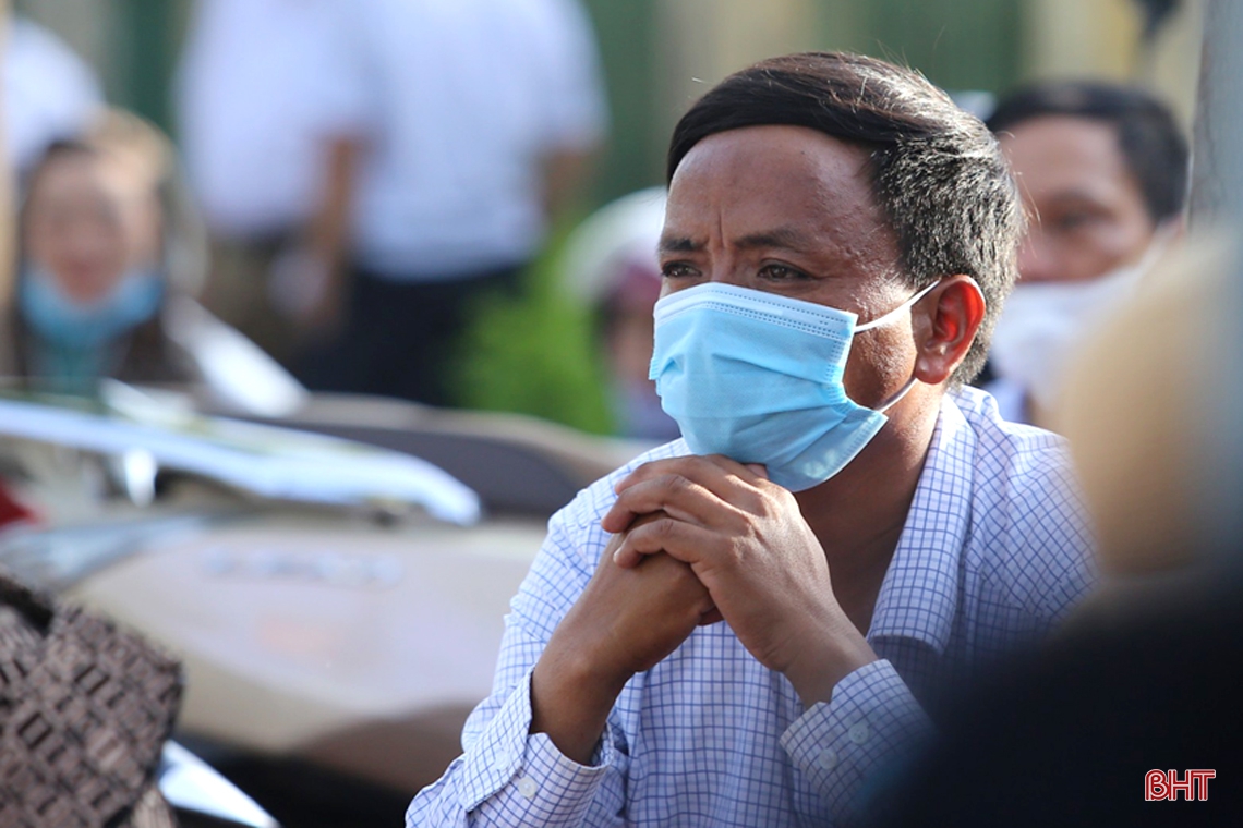 Sáng nay, 360 thí sinh làm bài Ngữ văn và Toán kỳ thi vào lớp 10 THPT Chuyên Hà Tĩnh