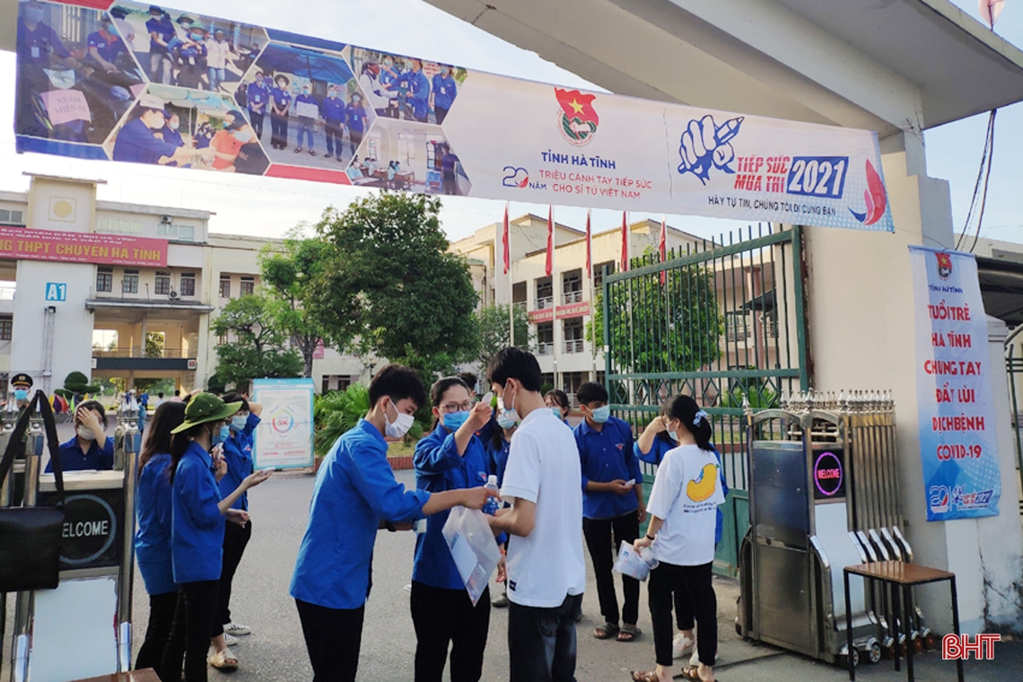 Sáng nay, 360 thí sinh làm bài Ngữ văn và Toán kỳ thi vào lớp 10 THPT Chuyên Hà Tĩnh