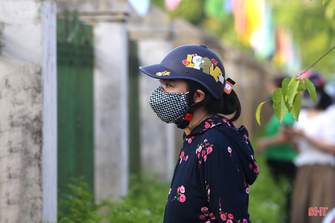 Sáng nay, 360 thí sinh làm bài Ngữ văn và Toán kỳ thi vào lớp 10 THPT Chuyên Hà Tĩnh