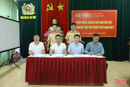 79 đơn vị kinh doanh vận tải hành khách ở Hà Tĩnh ký cam kết chấp hành giao thông