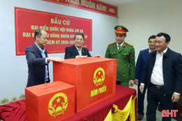 Phó Chủ tịch Quốc hội kiểm tra công tác bầu cử tại Vũng Áng