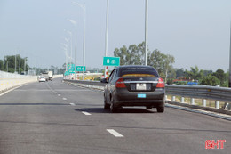 Bất an khi xe tập lái lưu thông trên cao tốc ở Hà Tĩnh