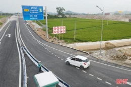 Biển báo chưa chuẩn, nhiều tài xế đi nhầm đường trên cao tốc qua Hà Tĩnh