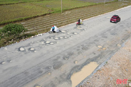 Chi chít ổ voi, ổ gà trên tuyến QL 1 đang nâng cấp ở cửa ngõ Nam Hà Tĩnh