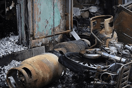 Hà Tĩnh: Nghi nổ bình gas làm cha tử vong, con bị thương