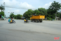 Đèn tín hiệu giao thông bị hỏng, người dân “nín thở” khi đi qua ngã tư 