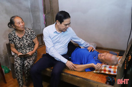 Chủ tịch UBND tỉnh: Quan tâm, chăm lo đời sống gia đình người có công
