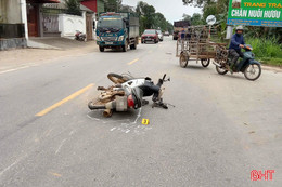 Người đàn ông đi xe máy tử vong sau va chạm với xe đầu kéo