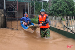 Mưa có nơi đến 900mm, gần 4.300 nhà dân ở Hà Tĩnh bị ngập lụt