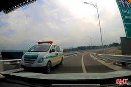 Xe cứu thương chạy ngược chiều tại lối vào cao tốc ở Hà Tĩnh