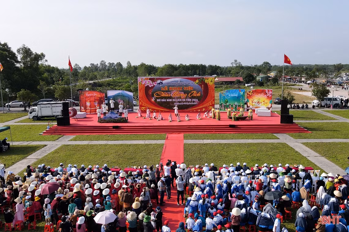 Khai hội chùa Hương Tích - mở đầu năm du lịch Hà Tĩnh 2024